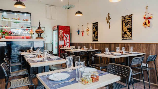 Restaurant for rent in Greater London, 7 Church Road, London, Greater London, NW4 1RR, 1000 ft²