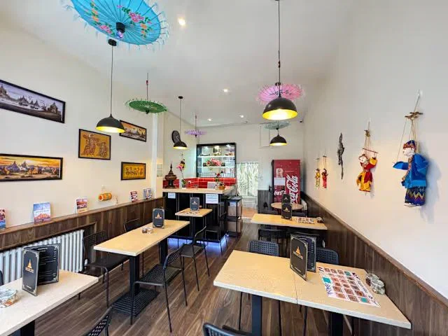 Restaurant for rent in Greater London, 7 Church Road, London, Greater London, NW4 1RR, 1000 ft²