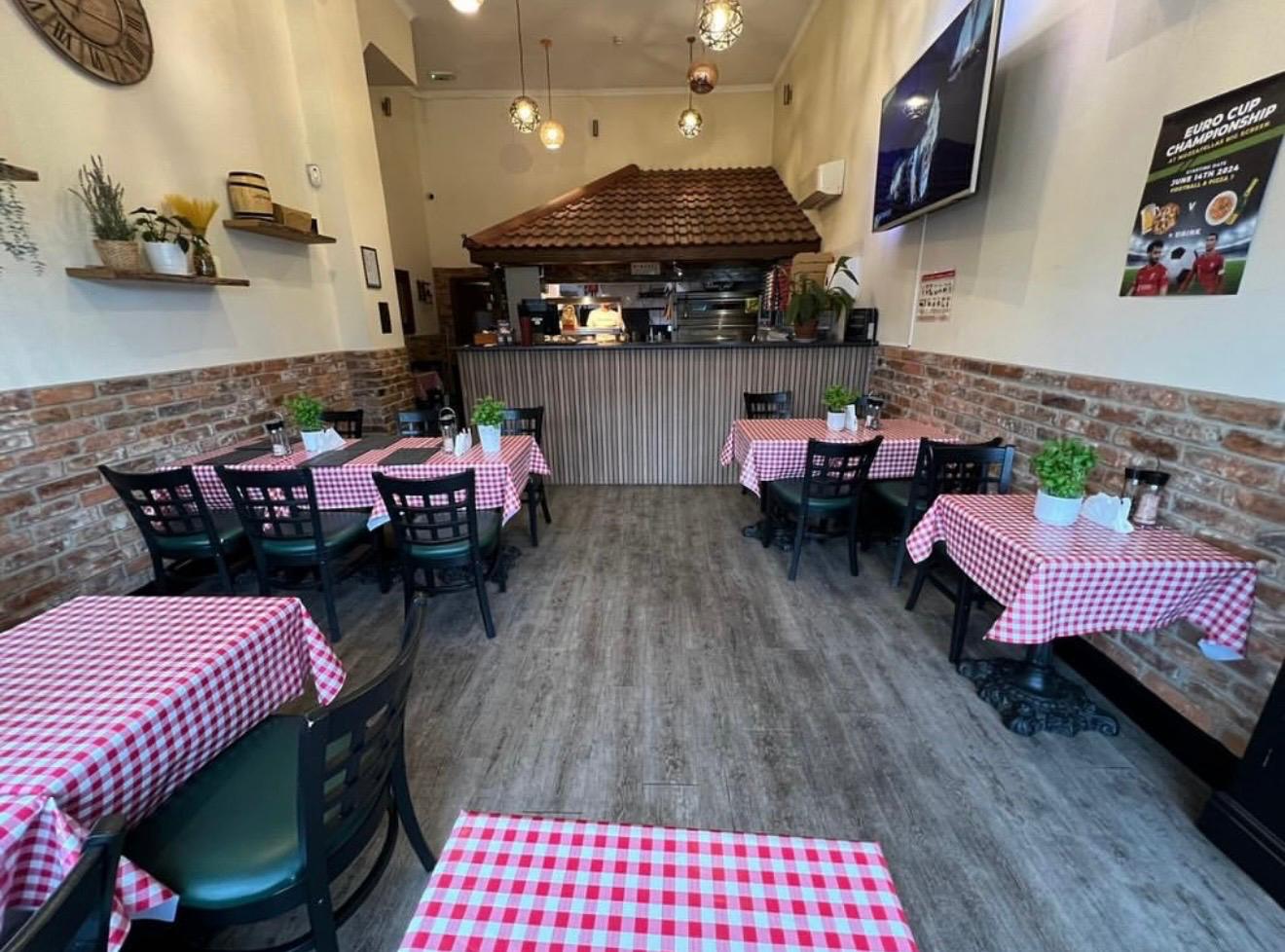 Restaurant for rent in Greater London, 70 High Street, Edgware, Greater London, HA8 7EJ, 61 ft²