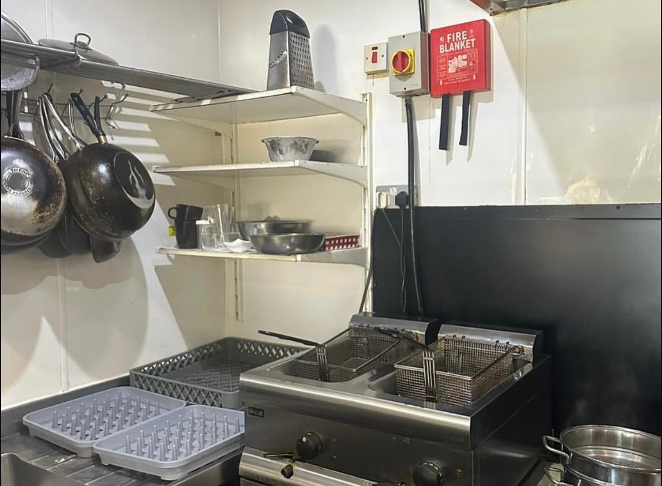 Restaurant for rent in Greater London, 70 High Street, Edgware, Greater London, HA8 7EJ, 61 ft²