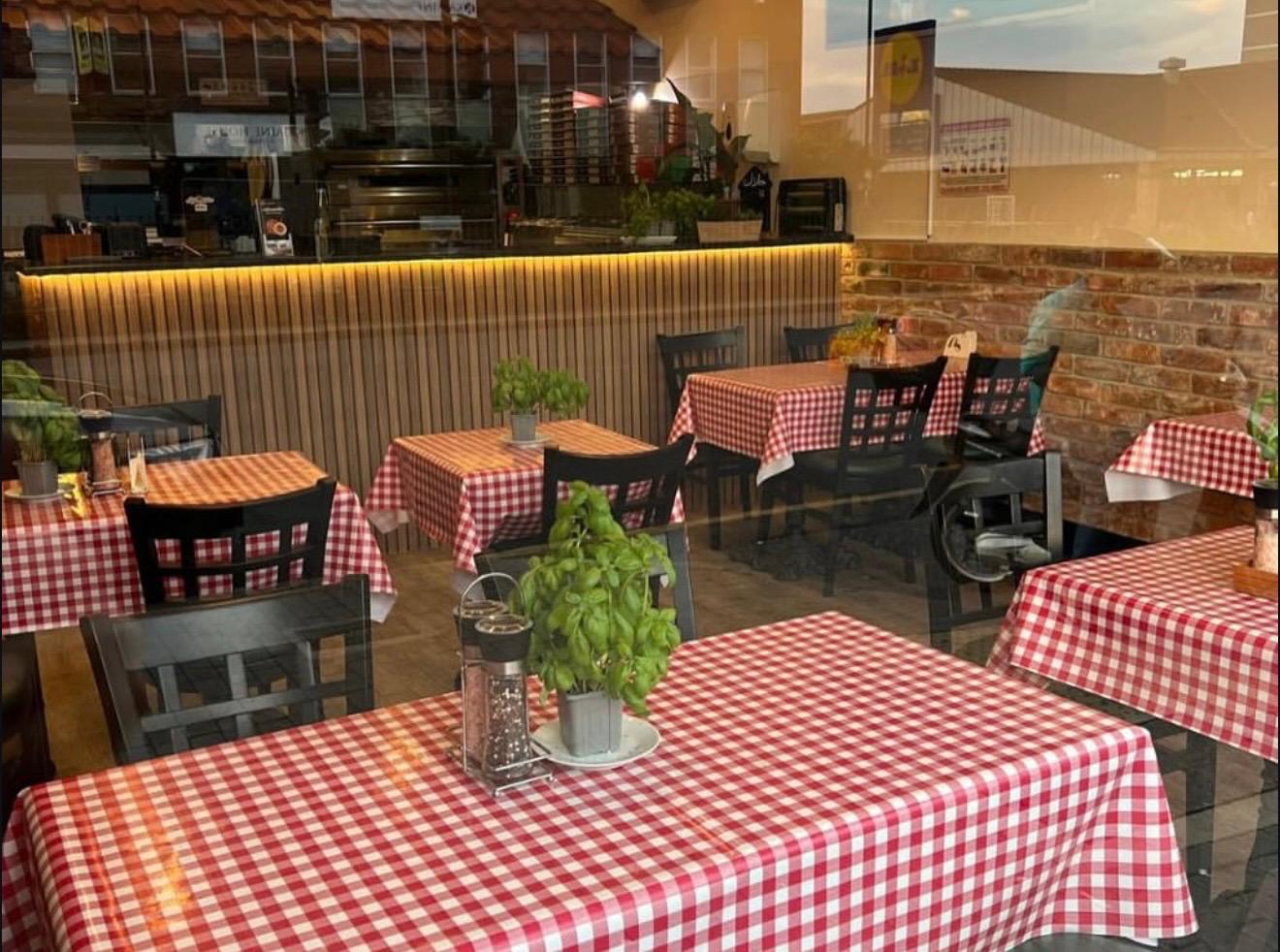 Restaurant for rent in Greater London, 70 High Street, Edgware, Greater London, HA8 7EJ, 61 ft²