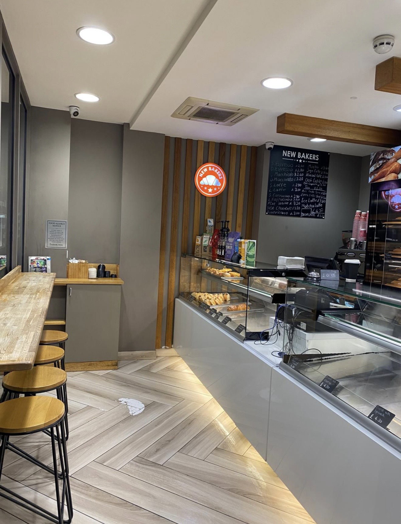 Cafe for rent in London, 9 Turnpike Parade, London, N15 3EA, 170 m²