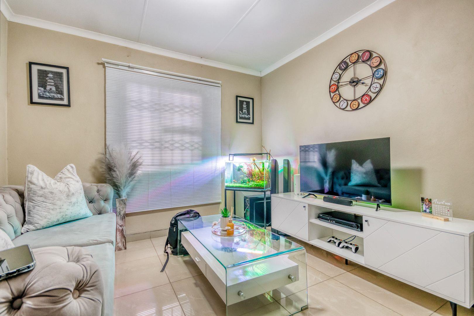 House for sale in Bloubosrand, Randburg, 40 m²