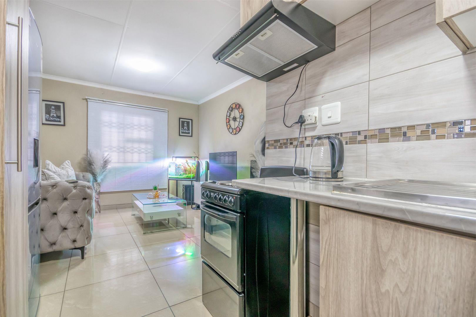 House for sale in Bloubosrand, Randburg, 40 m²