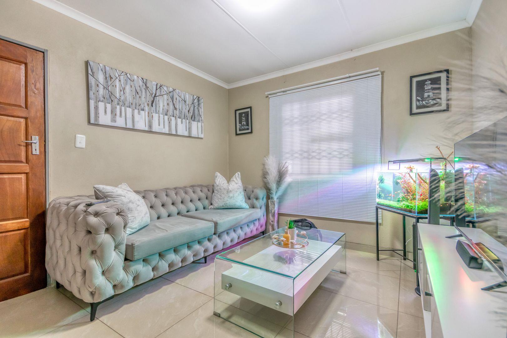 House for sale in Bloubosrand, Randburg, 40 m²