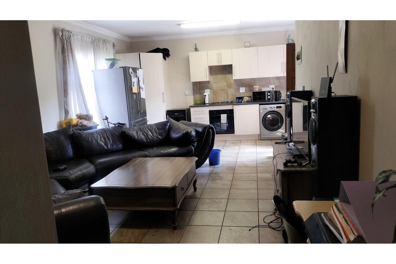 Apartment For Sale in Monte Vista, Hartbeespoort, North West
