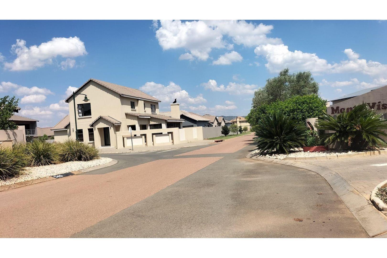 Apartment For Sale in Monte Vista, Hartbeespoort, North West