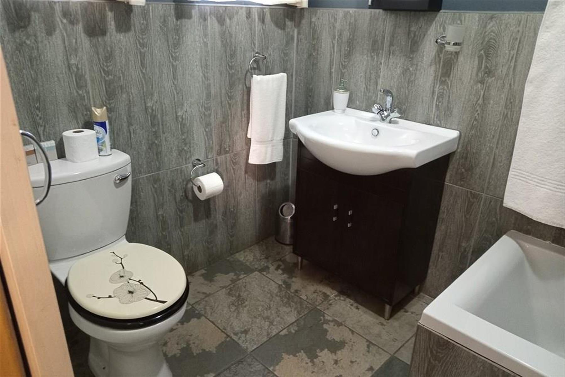 Exceptional Investment Opportunity: 10-Bedroom BnB in Prime Empangeni Location
