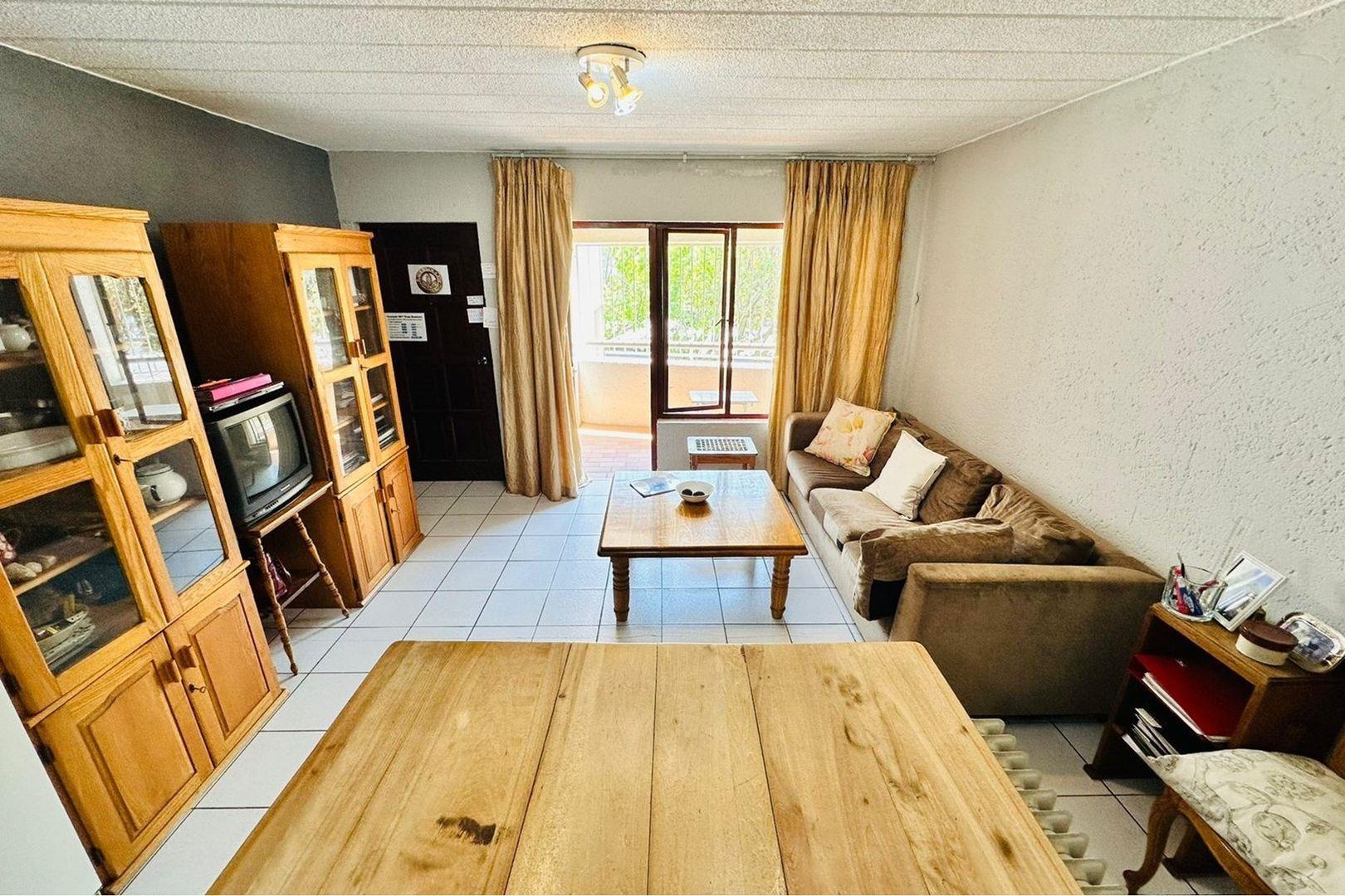 Apartment For Sale in Sandton