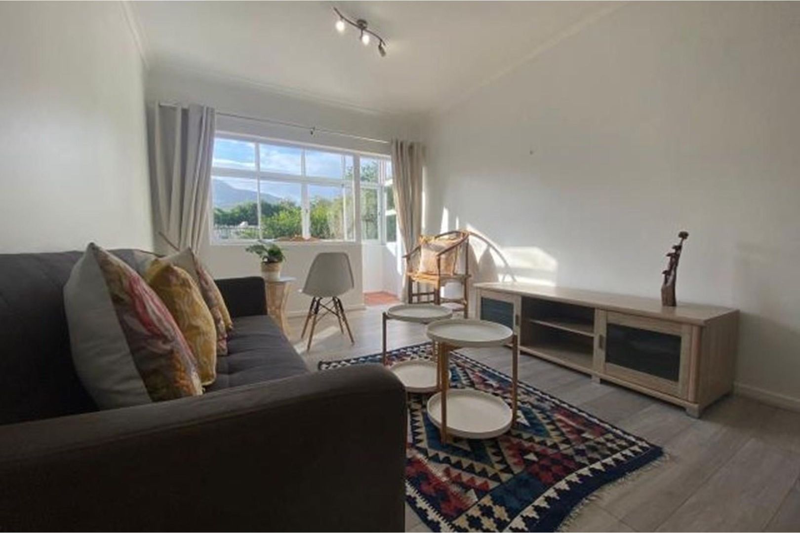 1-Bedroom Furnished Apartment To Rent in Hermanus Central, Hermanus