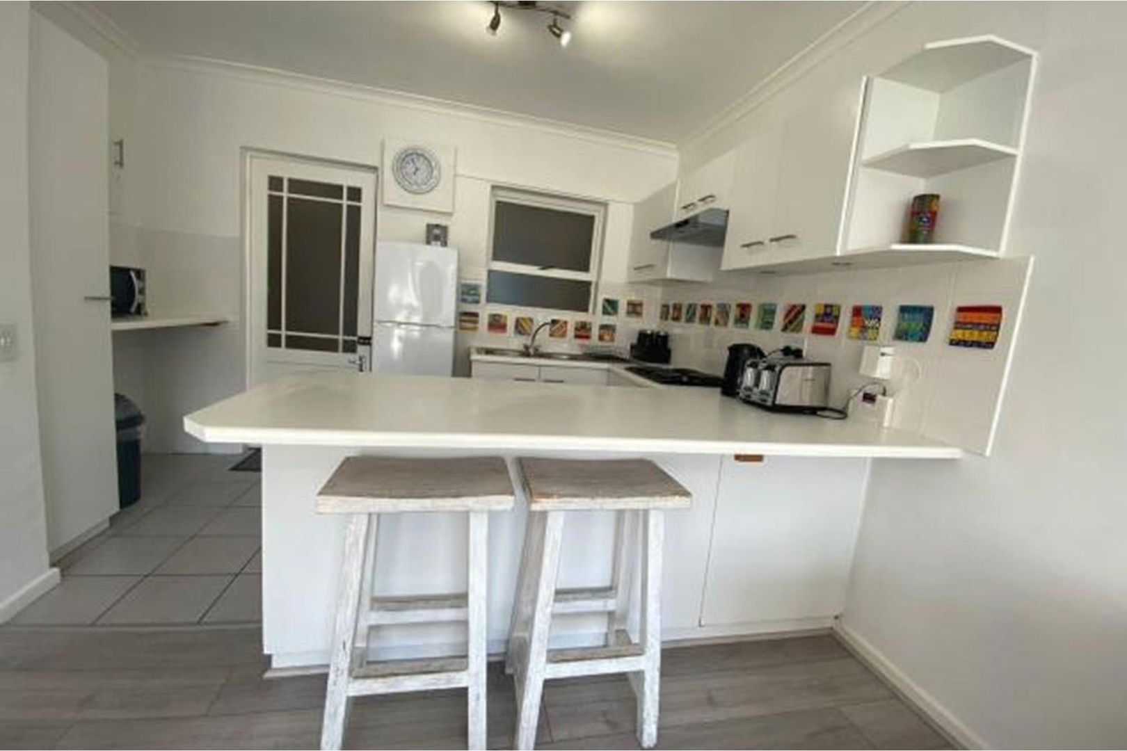1-Bedroom Furnished Apartment To Rent in Hermanus Central, Hermanus
