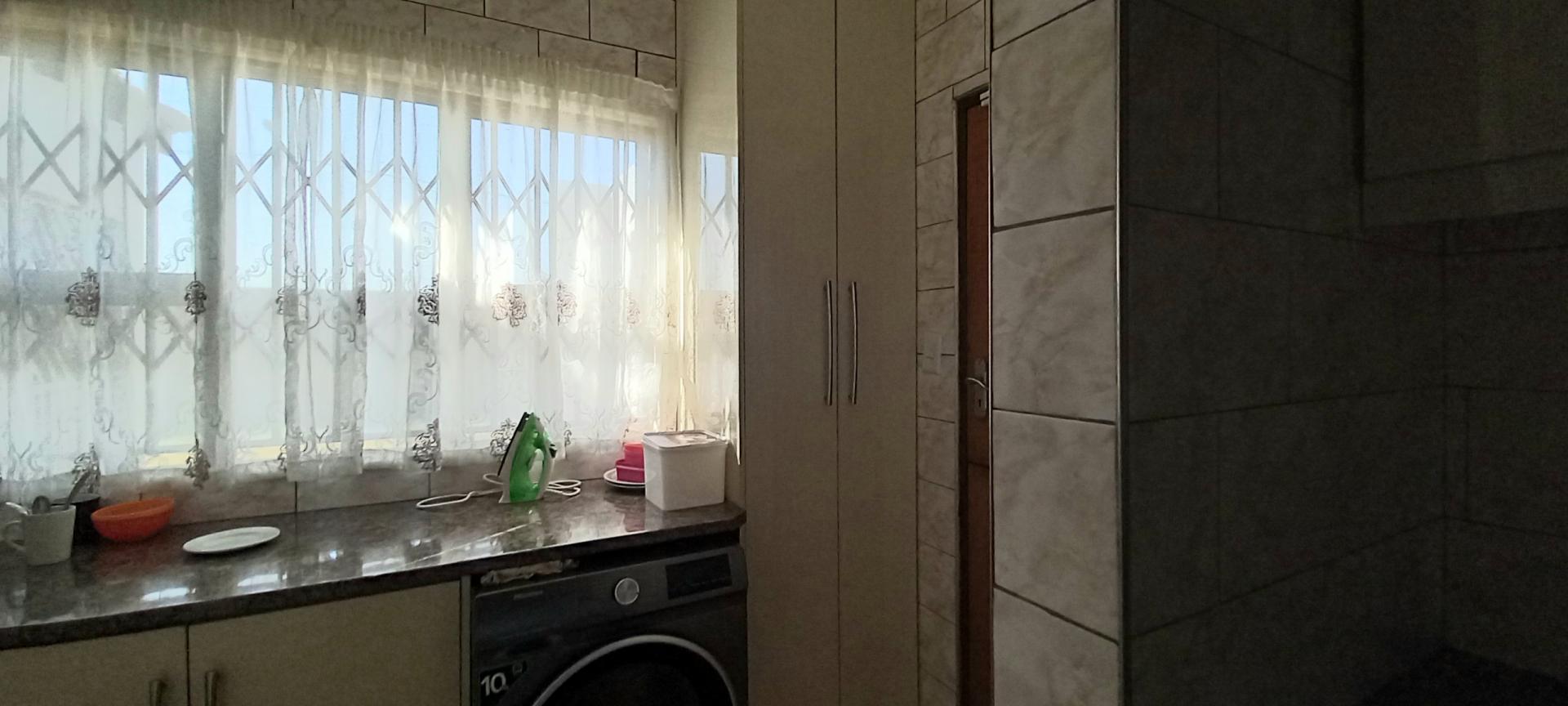 Guest House For Sale in Mid Ennerdale, Johannesburg