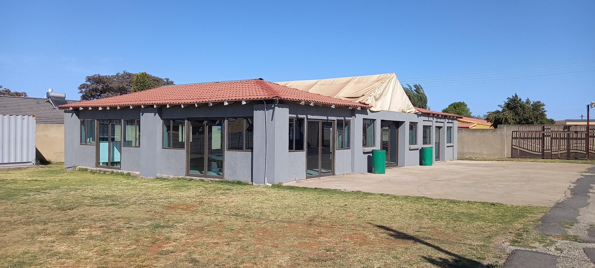 Guest House For Sale in Mid Ennerdale, Johannesburg