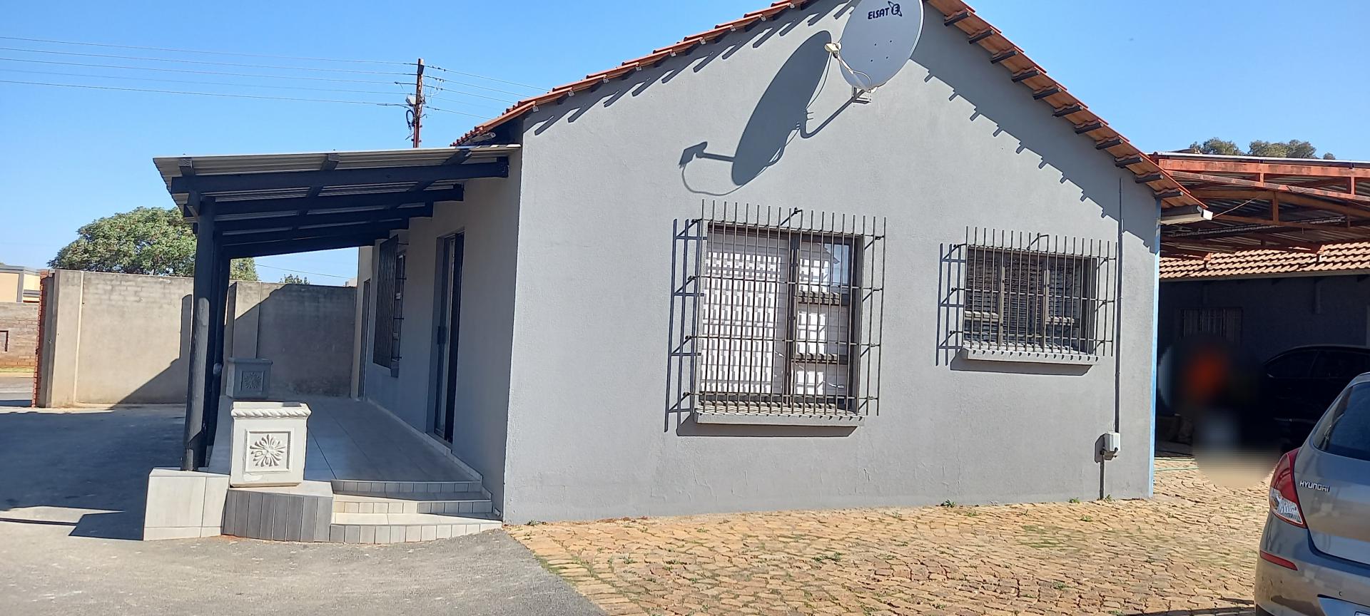 Guest House For Sale in Mid Ennerdale, Johannesburg