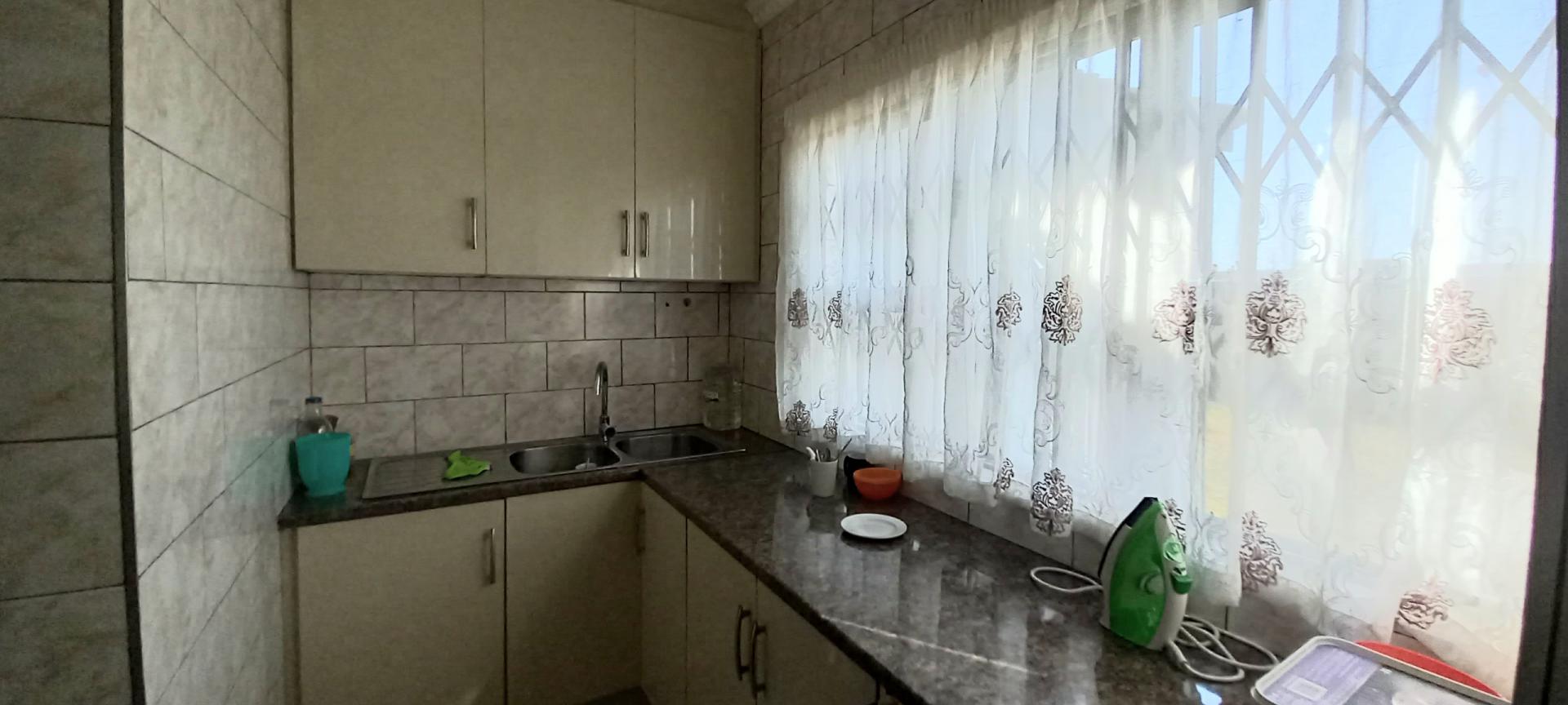 Guest House For Sale in Mid Ennerdale, Johannesburg