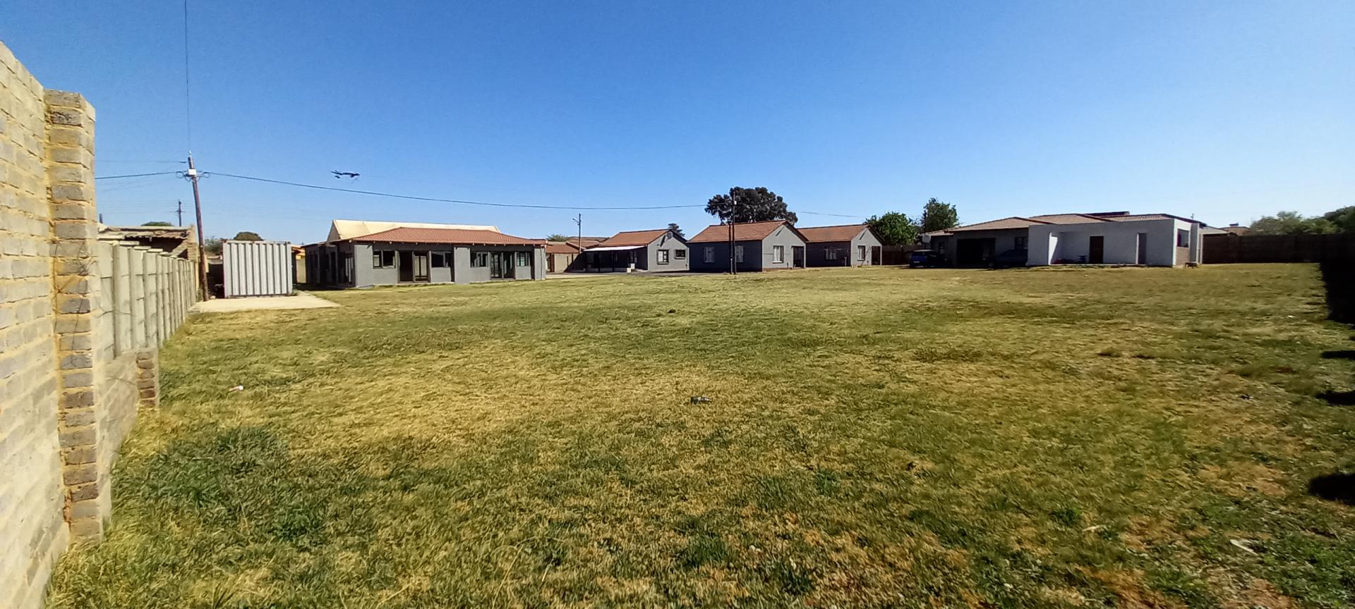 Guest House For Sale in Mid Ennerdale, Johannesburg