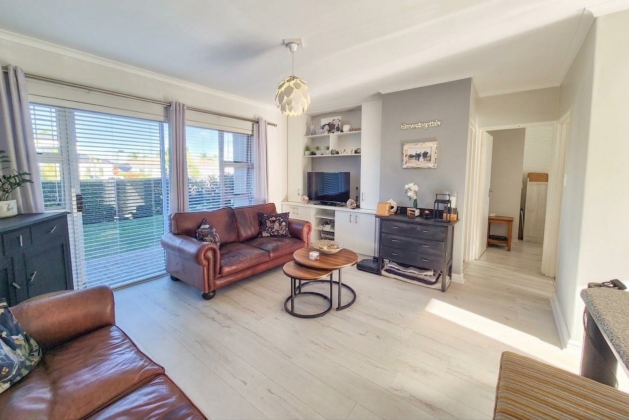 Modern 2-Bedroom Ground-Floor Apartment in Jewel Place, Kleinbron Park