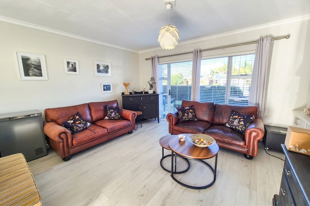 Modern 2-Bedroom Ground-Floor Apartment in Jewel Place, Kleinbron Park