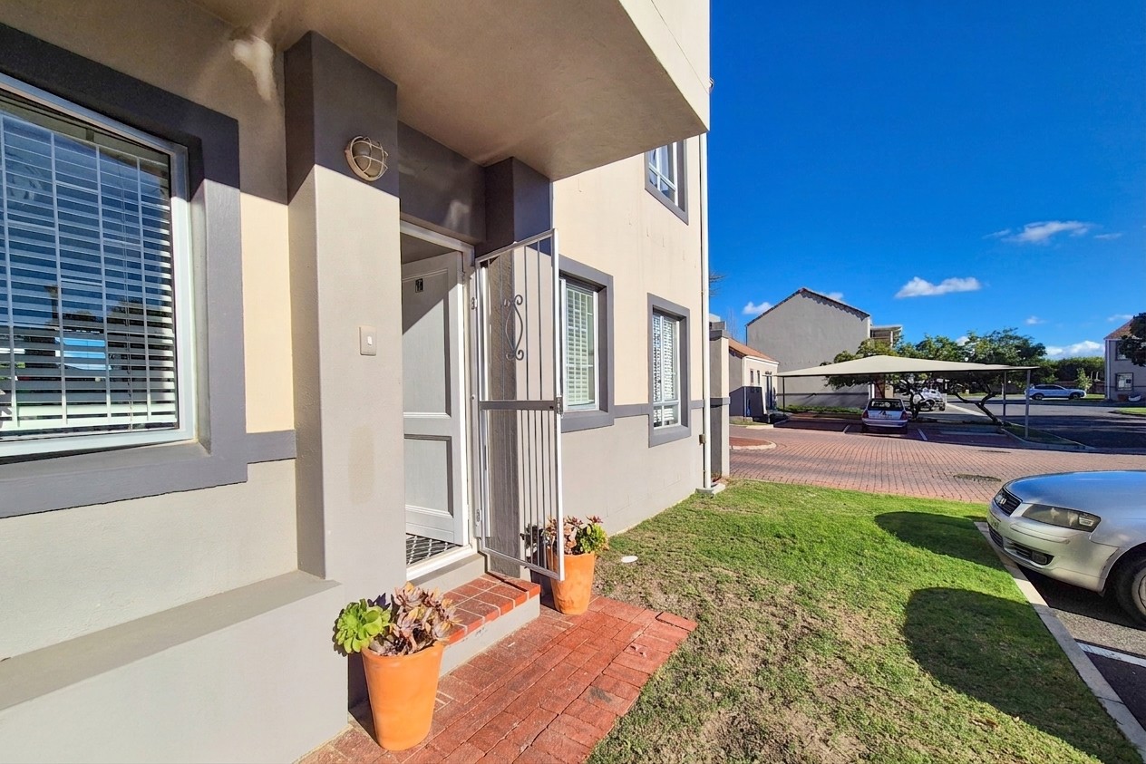 Modern 2-Bedroom Ground-Floor Apartment in Jewel Place, Kleinbron Park