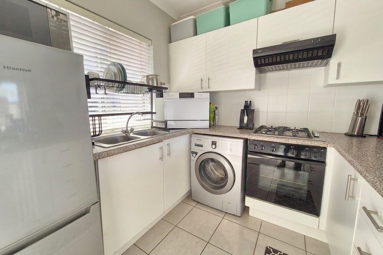 Modern 2-Bedroom Ground-Floor Apartment in Jewel Place, Kleinbron Park