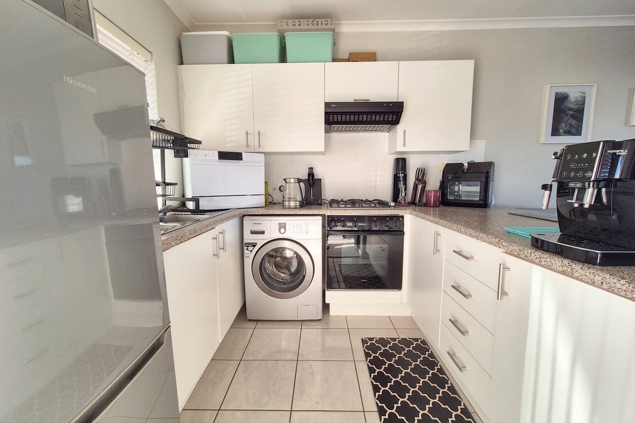 Modern 2-Bedroom Ground-Floor Apartment in Jewel Place, Kleinbron Park