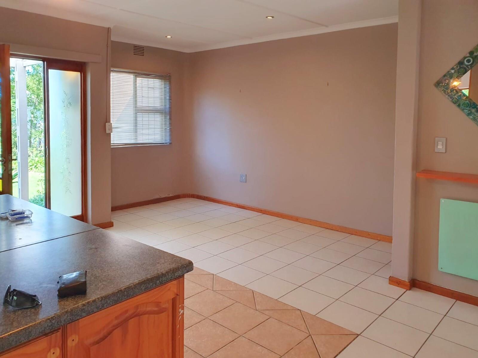 Pet friendly 3bed House plus flatlet set in tranquil gardens to let R20k in Old Place, Knysna