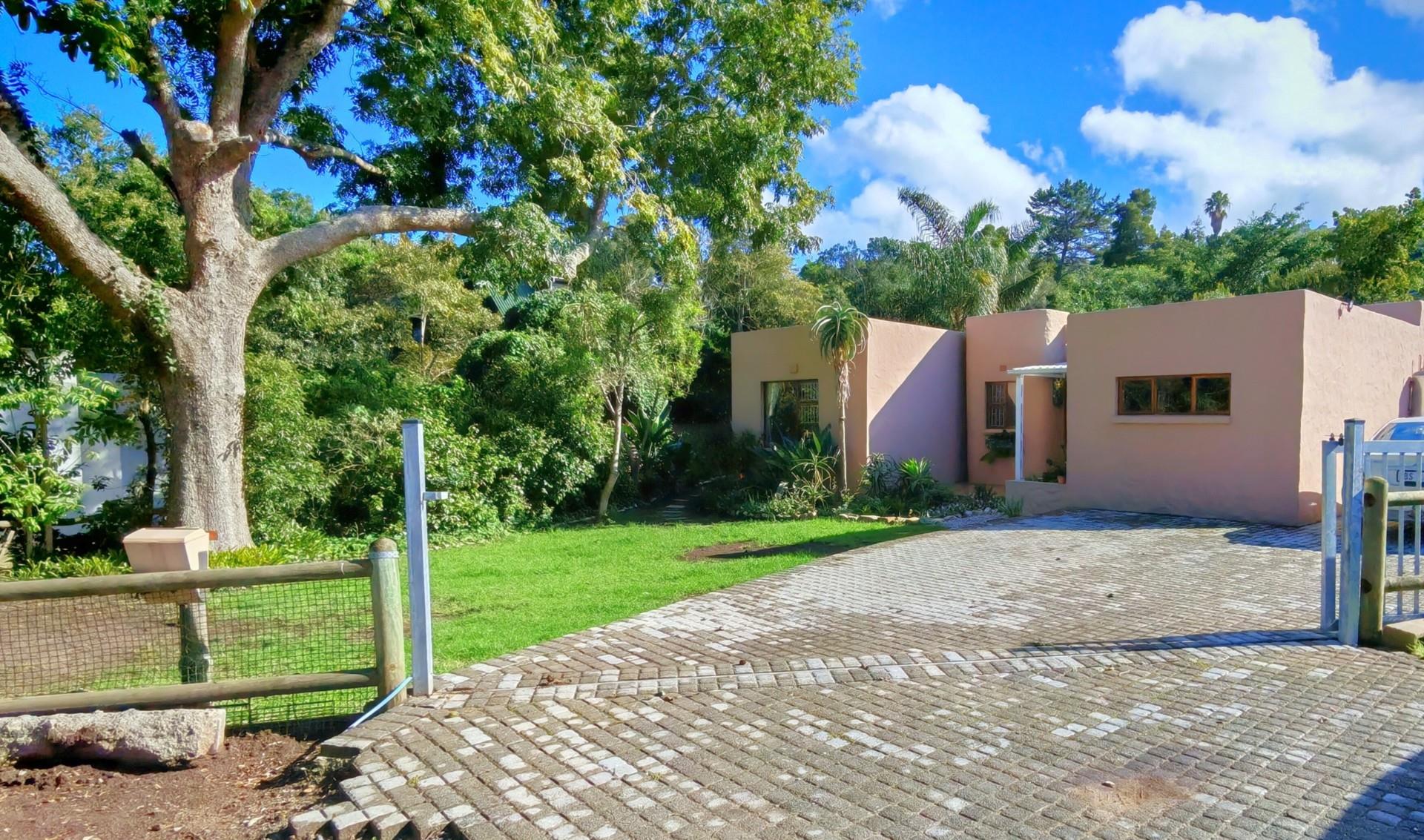 Pet friendly 3bed House plus flatlet set in tranquil gardens to let R20k in Old Place, Knysna
