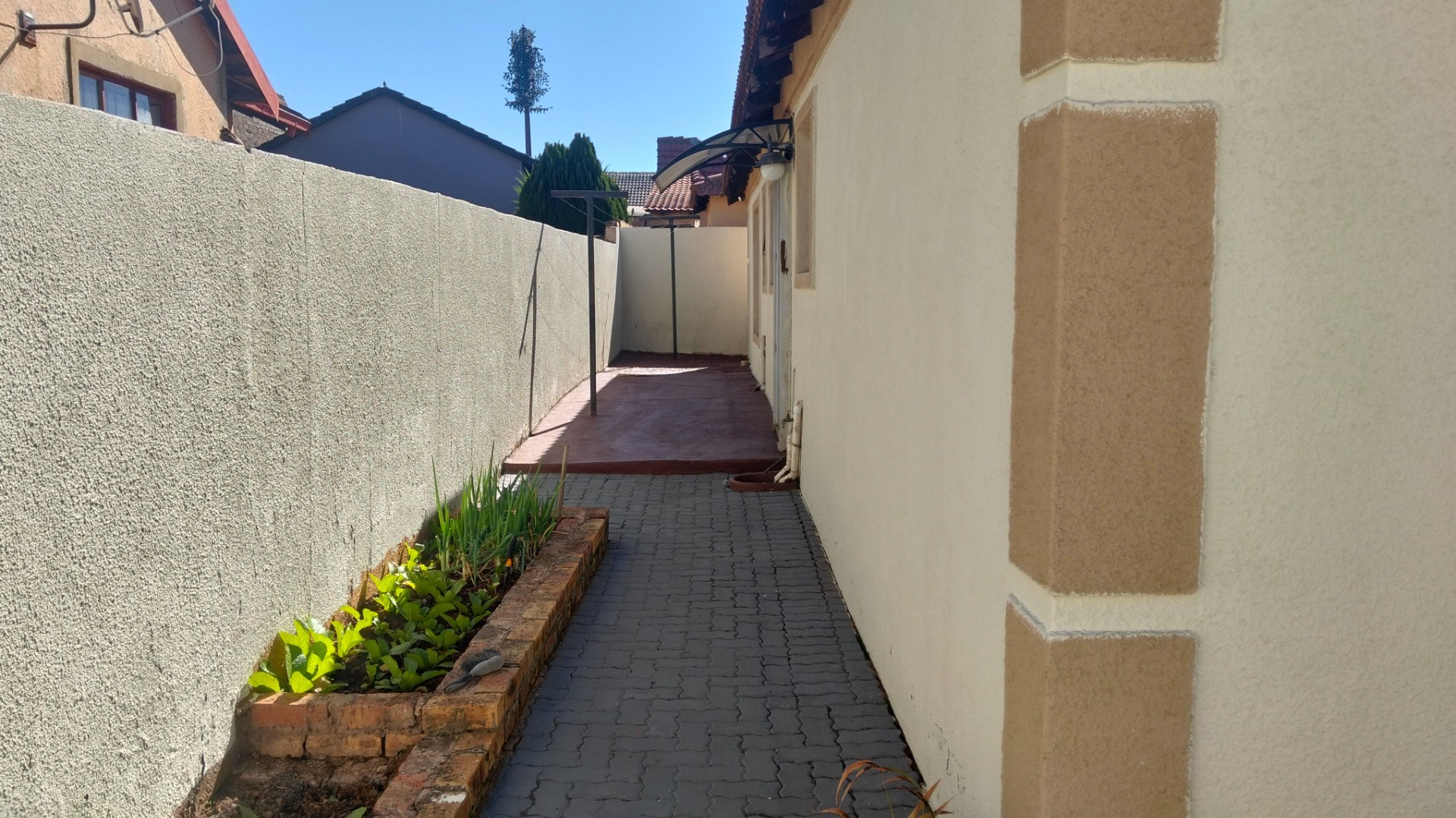 3 Bedroom 2 Bath House 2 Garages For Sale in Naturena, Johannesburg