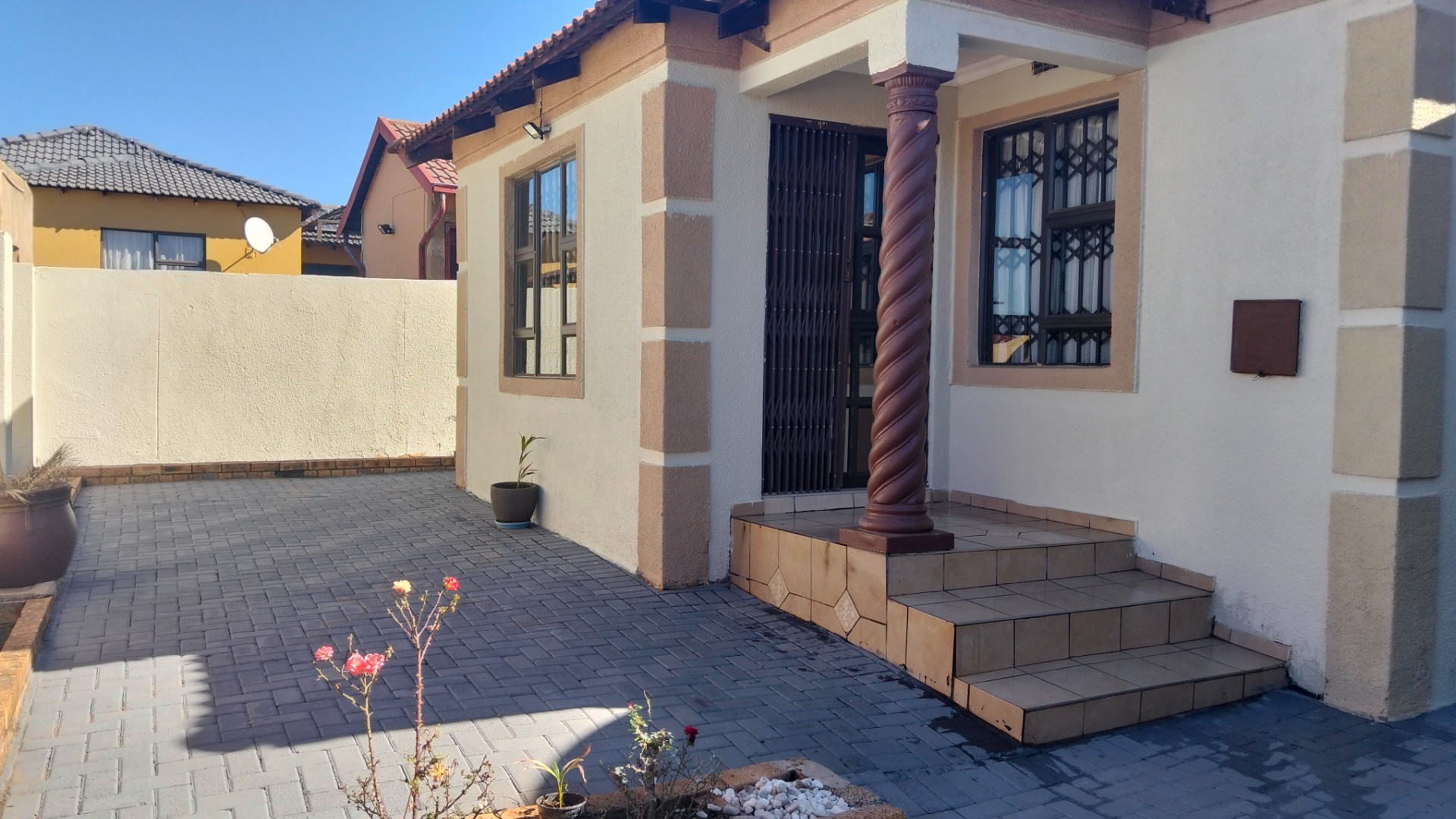 3 Bedroom 2 Bath House 2 Garages For Sale in Naturena, Johannesburg