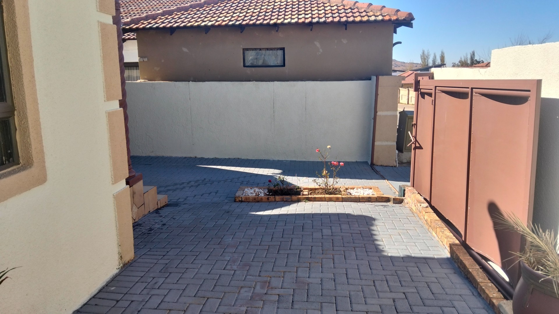 3 Bedroom 2 Bath House 2 Garages For Sale in Naturena, Johannesburg