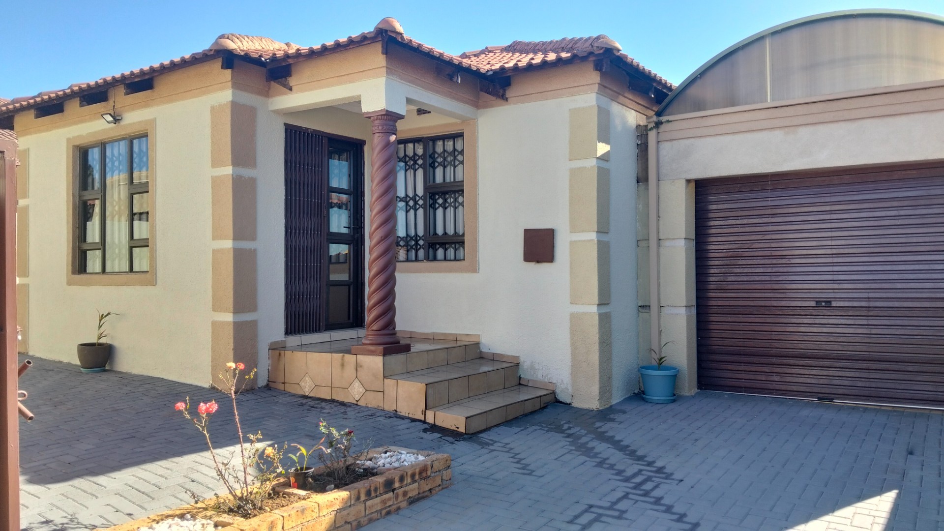 3 Bedroom 2 Bath House 2 Garages For Sale in Naturena, Johannesburg