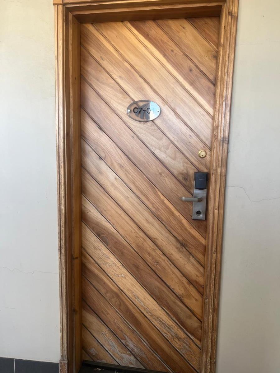 Apartment For Sale in Durban, KwaZulu Natal