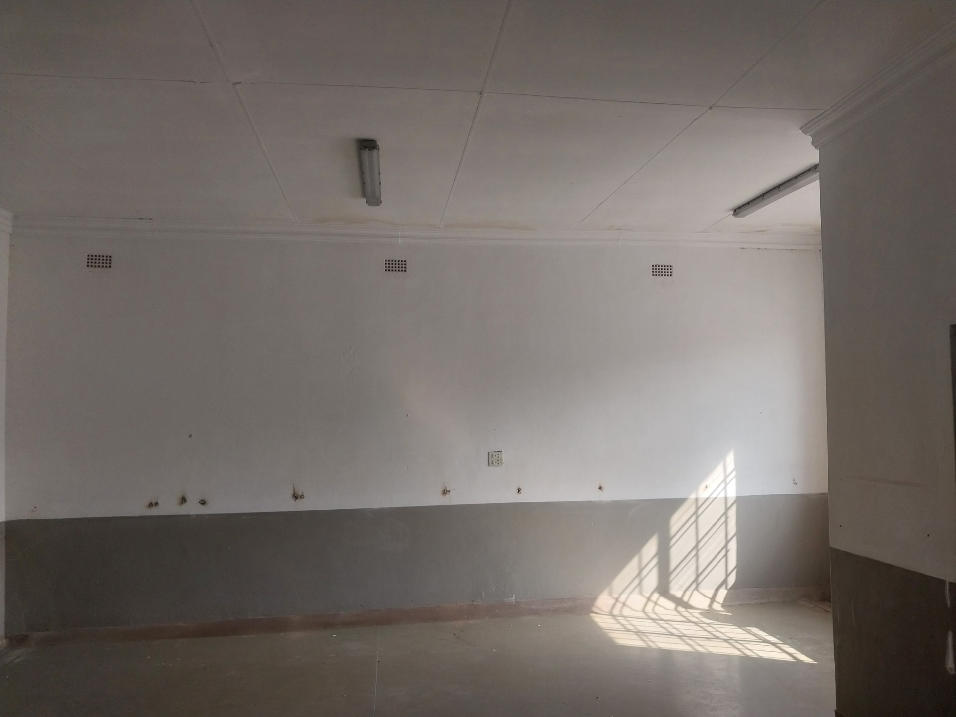 Factory for Sale in Lakeview Estate!