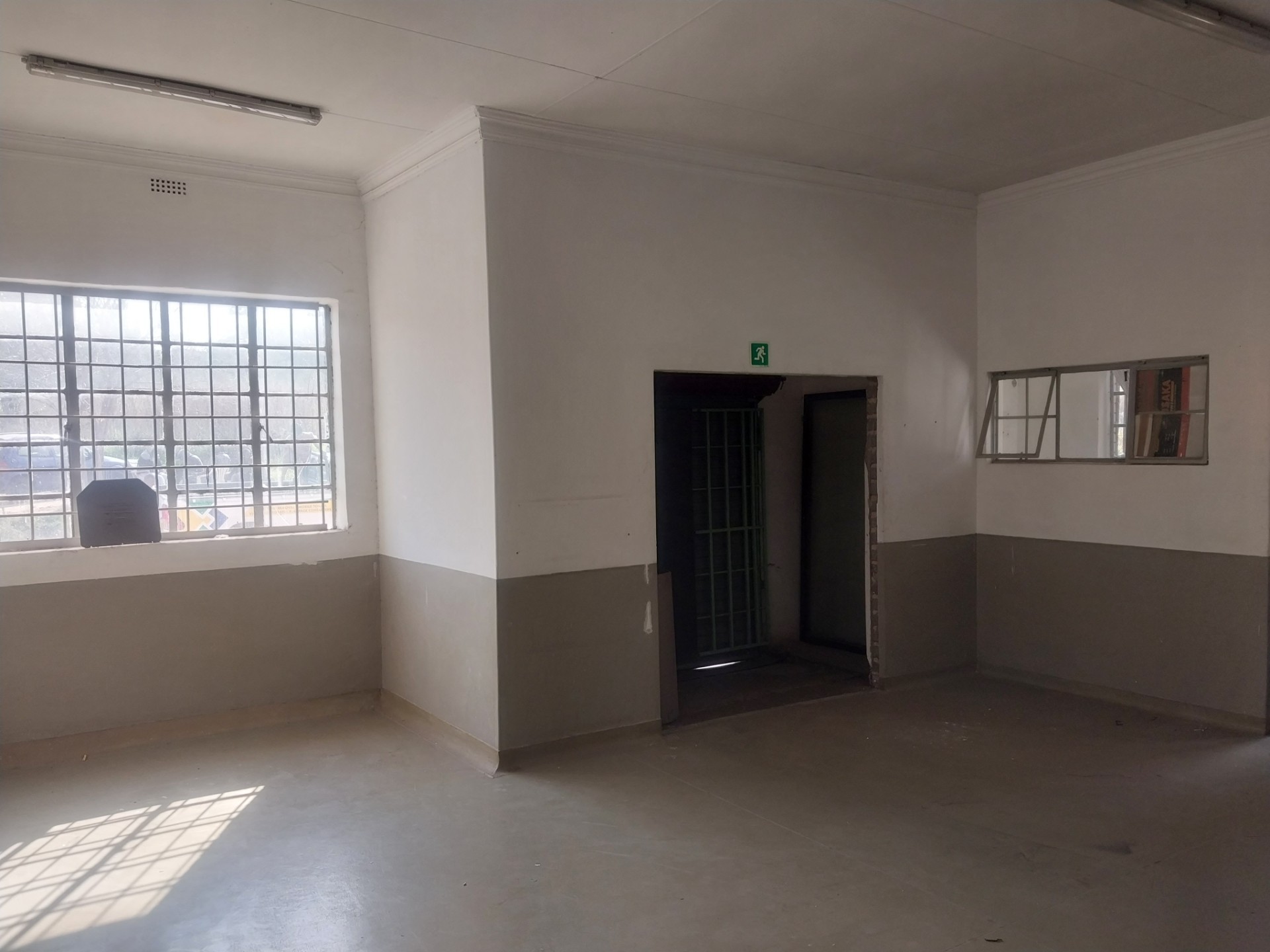 Factory for Sale in Lakeview Estate!