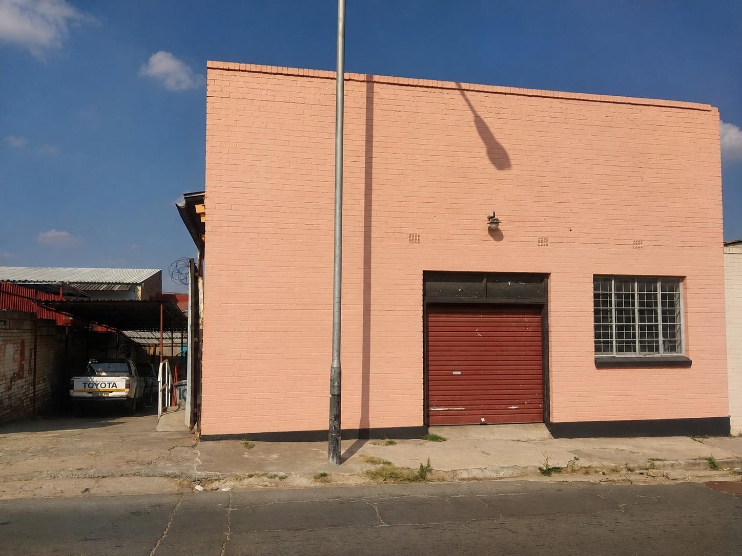 Factory for Sale in Lakeview Estate!