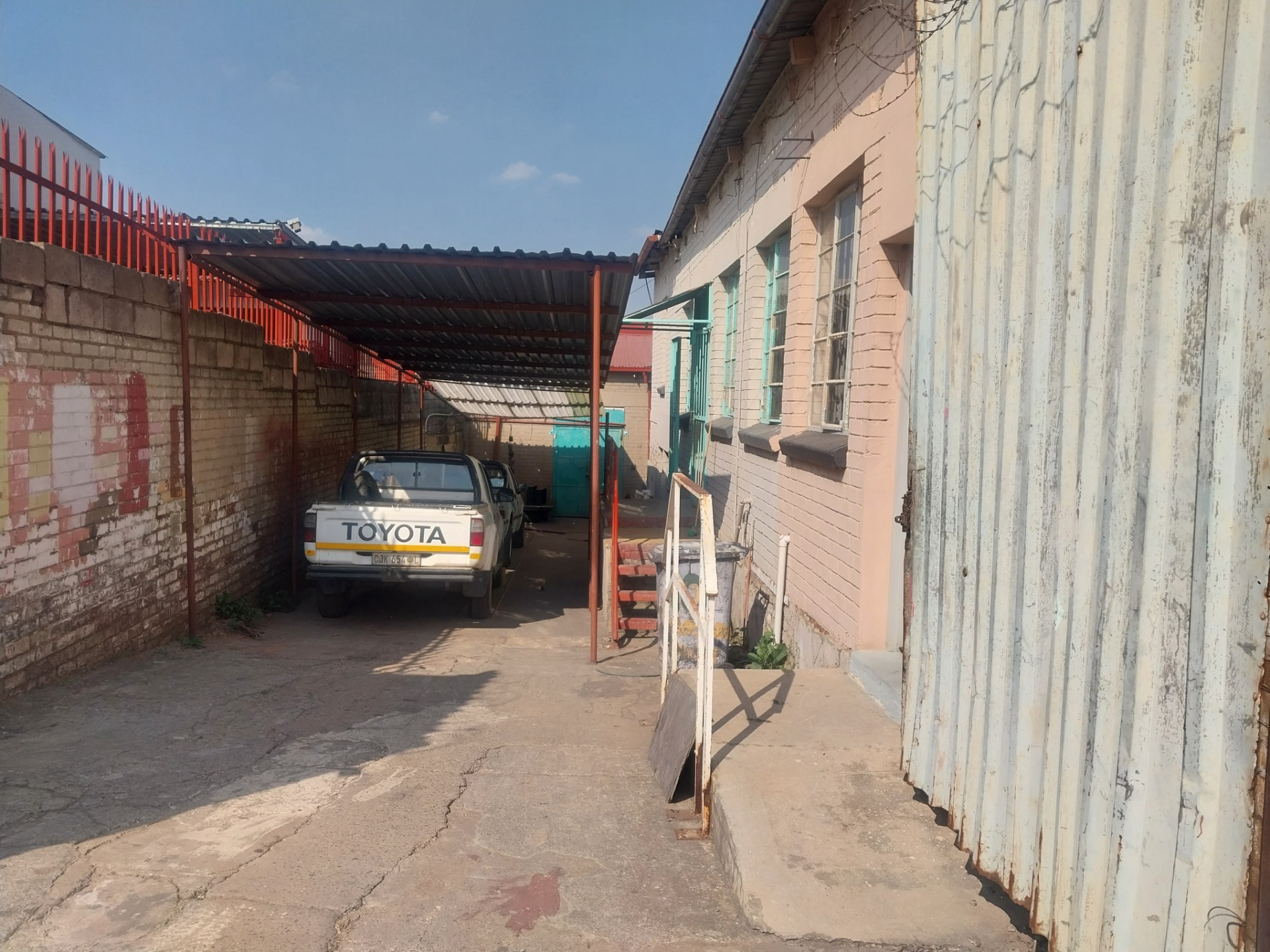 Factory for Sale in Lakeview Estate!
