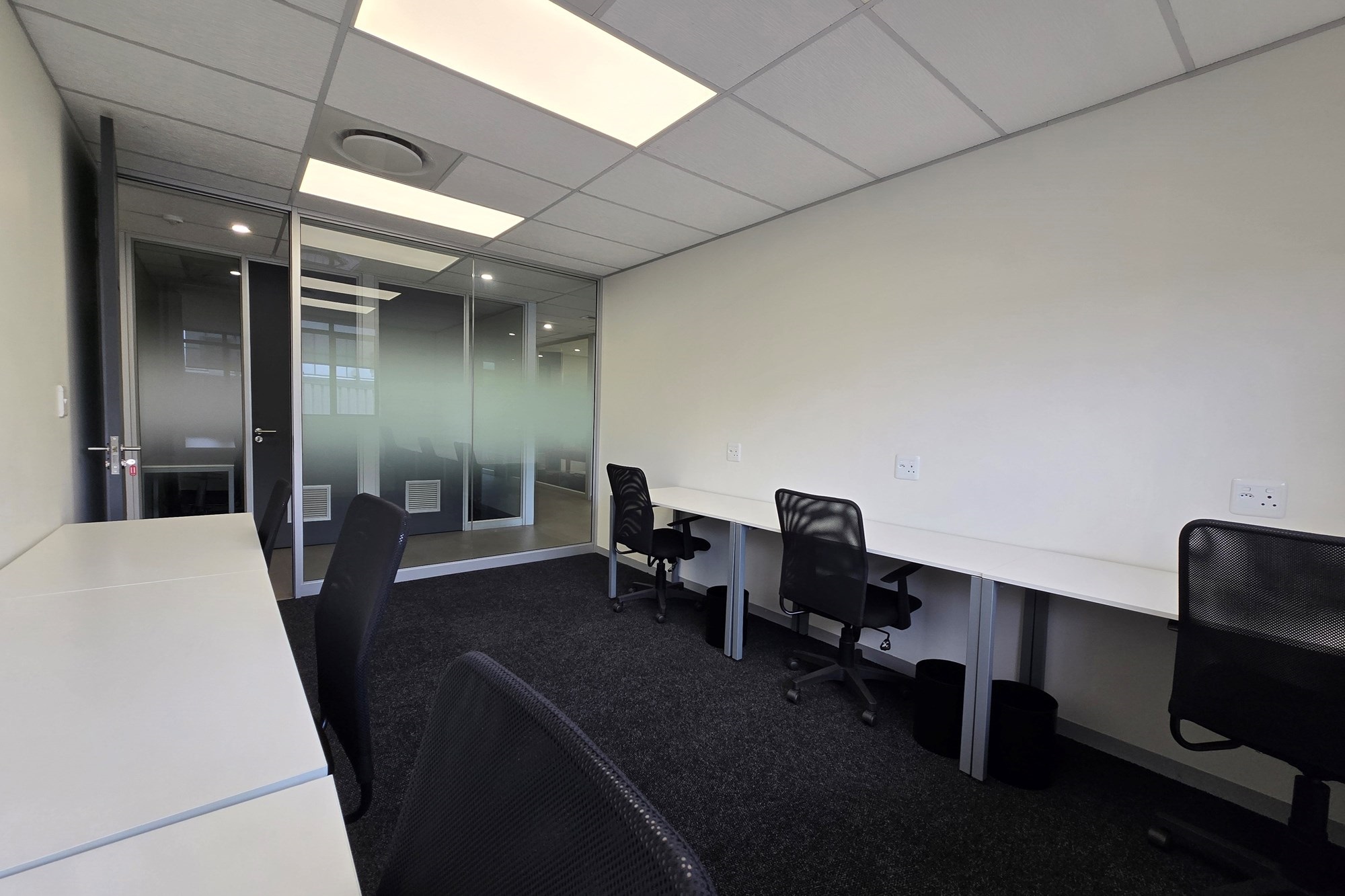 Elevate your workspace with this modern 6-person office