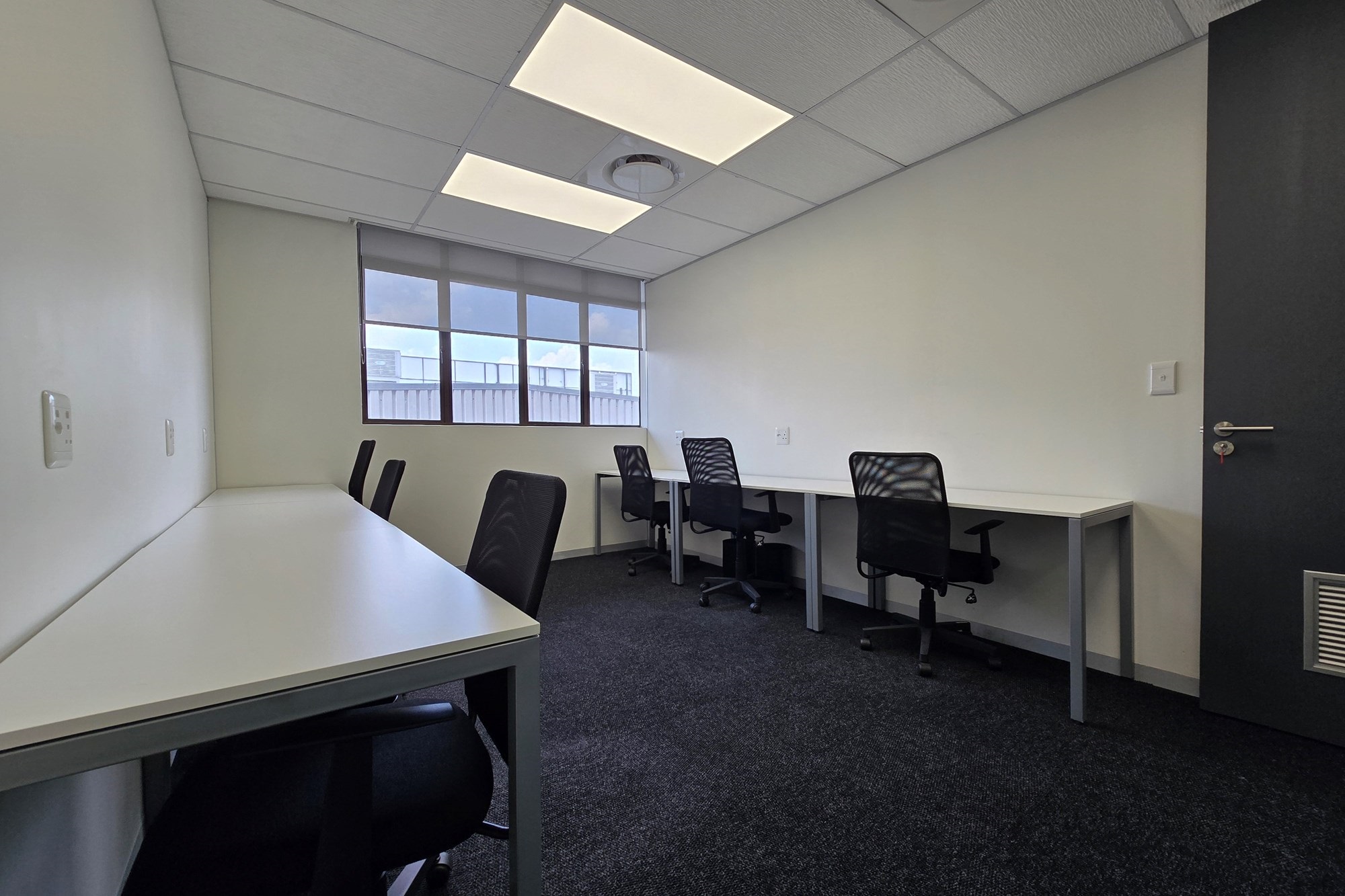 Elevate your workspace with this modern 6-person office