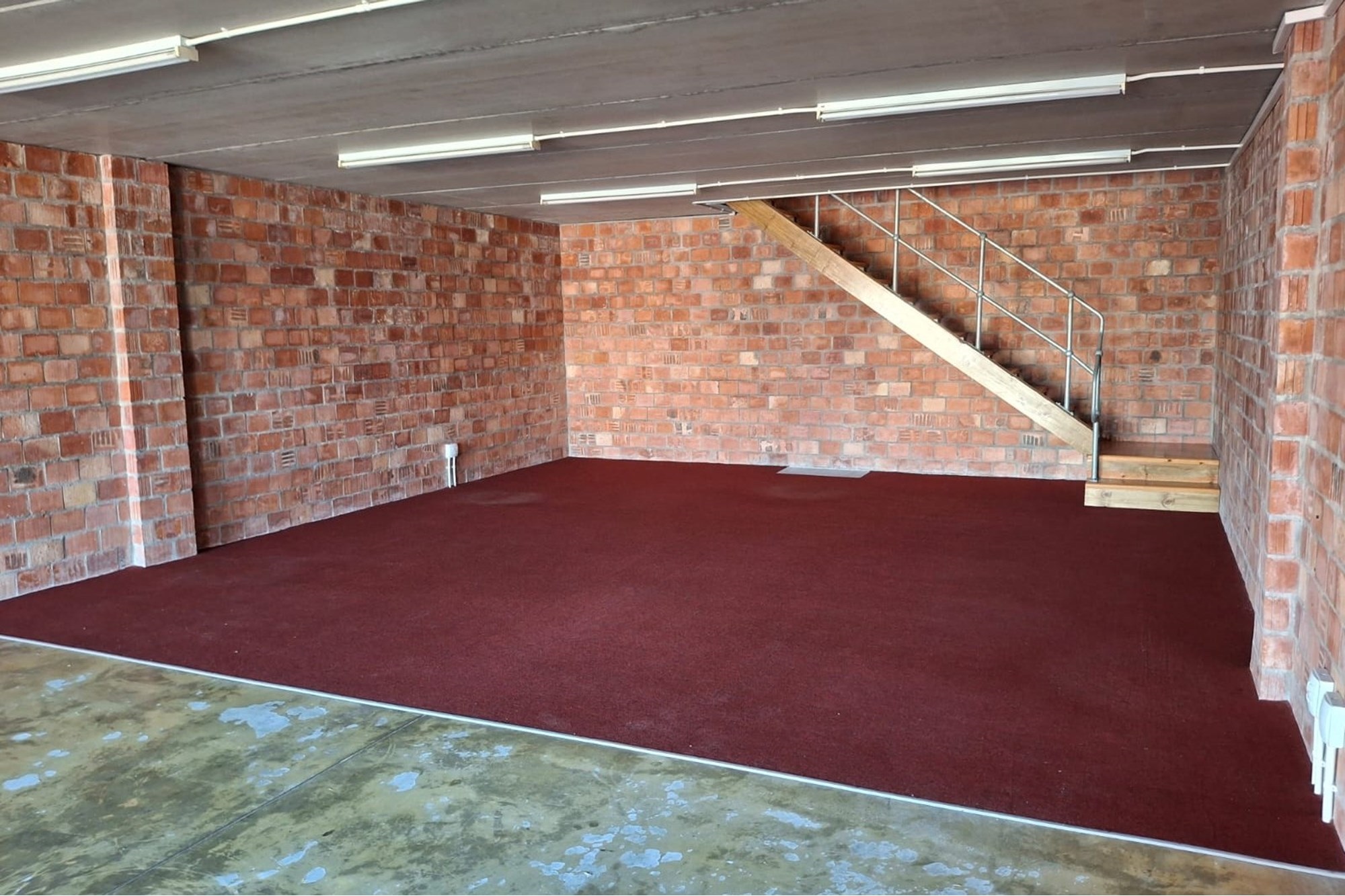 Warehouse for rent in Fairview, Port Elizabeth, 198 m²
