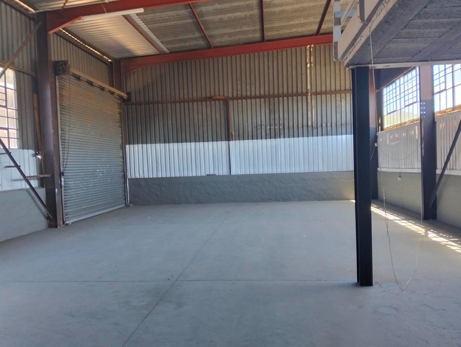Warehouse in secure park to let.