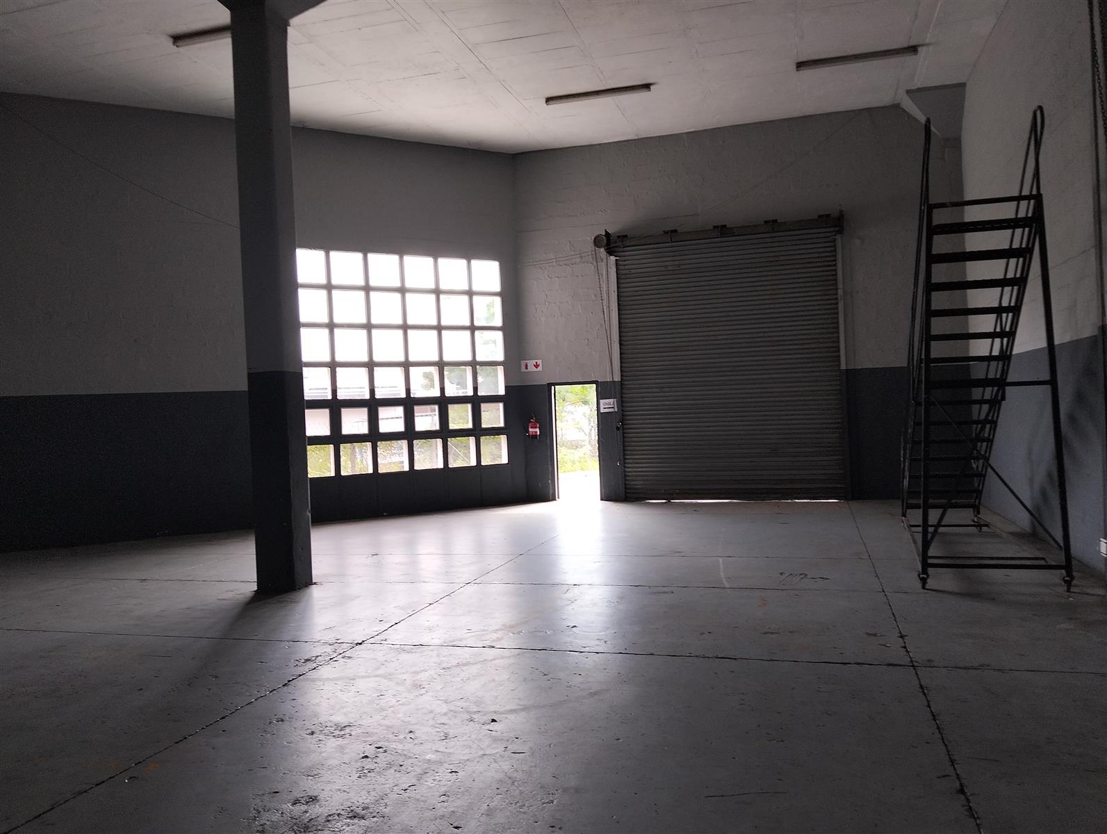 Warehouse to let-New germany.