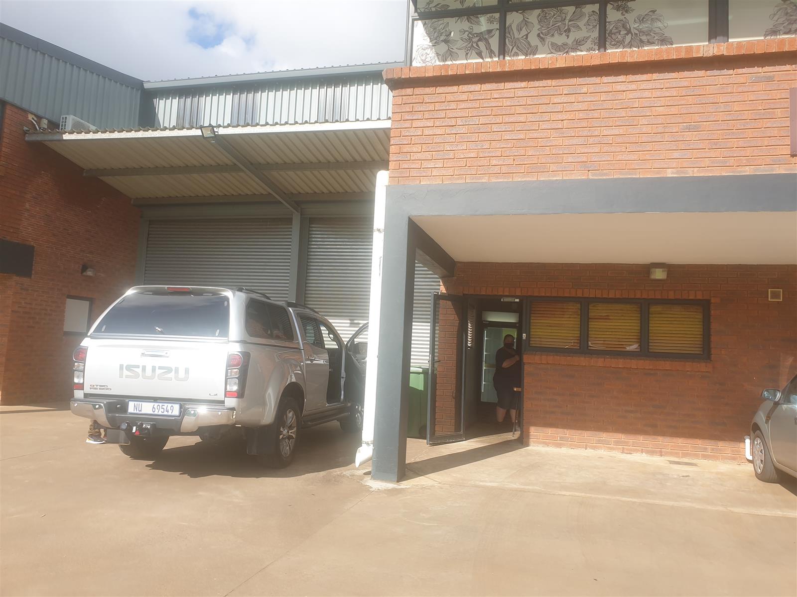 Warehouse for rent in Waterfall, Hillcrest, KwaZulu Natal, 250 m²
