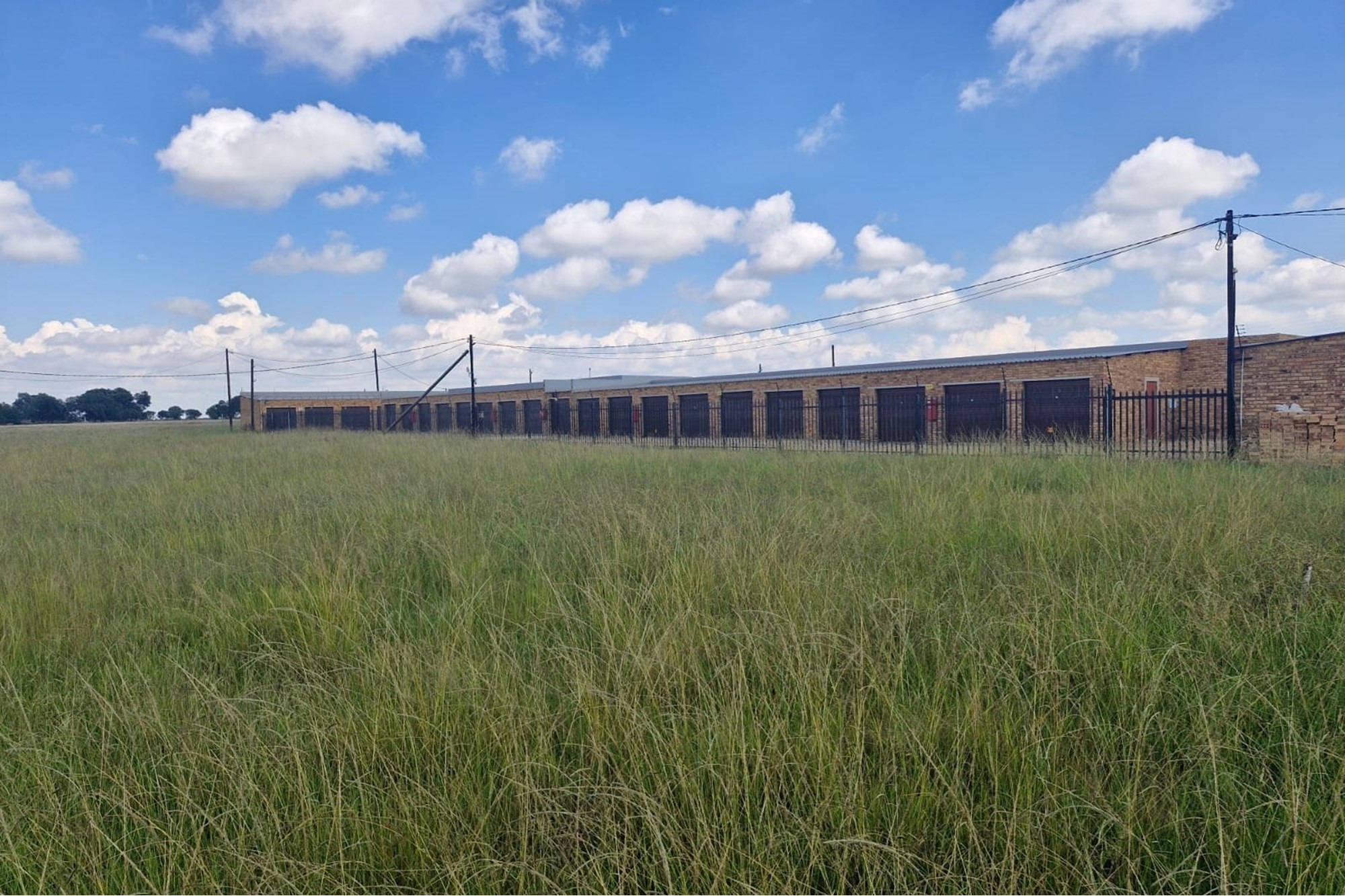 For Sale: Exceptional 10-Hectare Property with Storage Units, Residences, and More in Flamwood