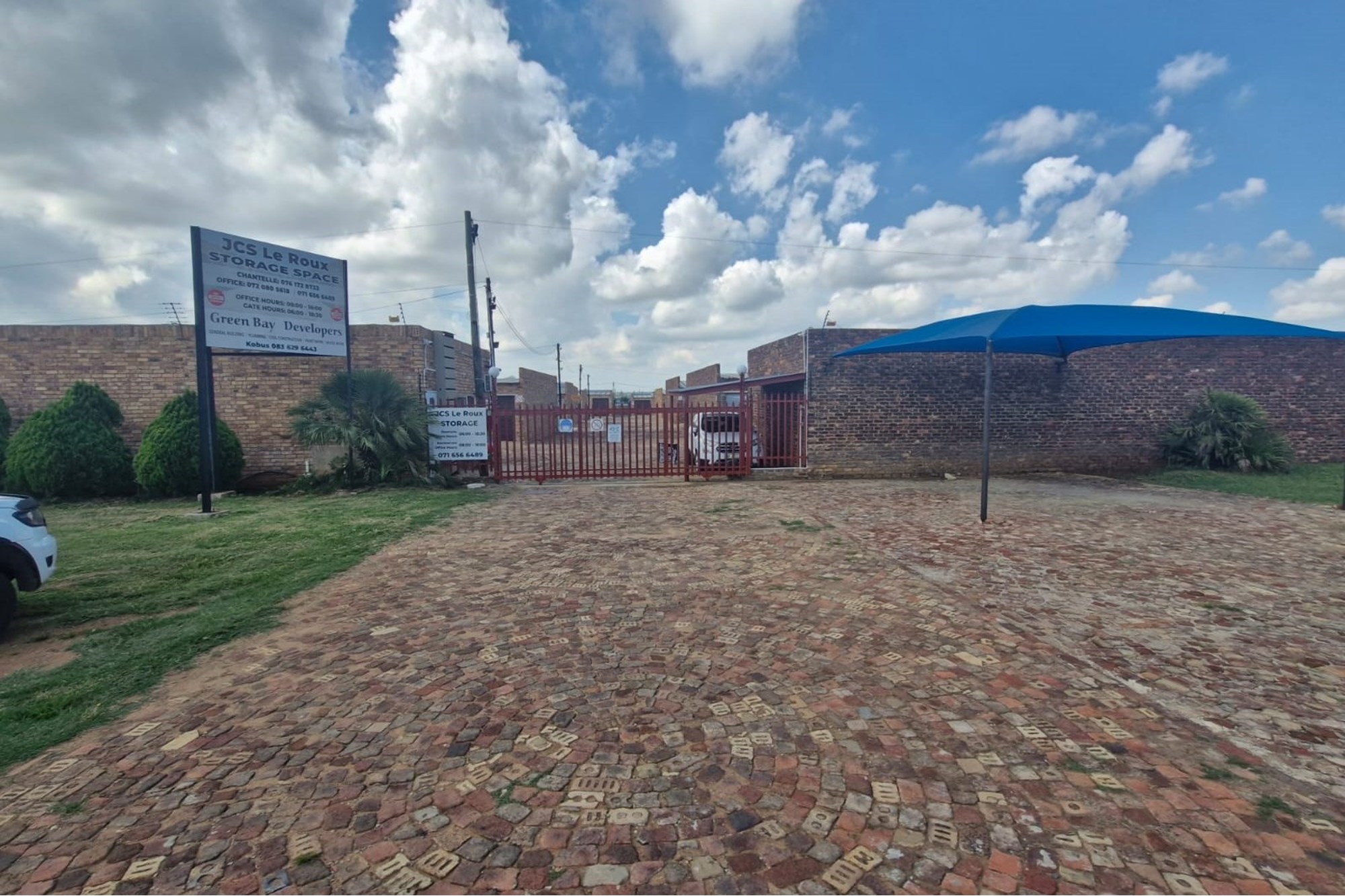 For Sale: Exceptional 10-Hectare Property with Storage Units, Residences, and More in Flamwood