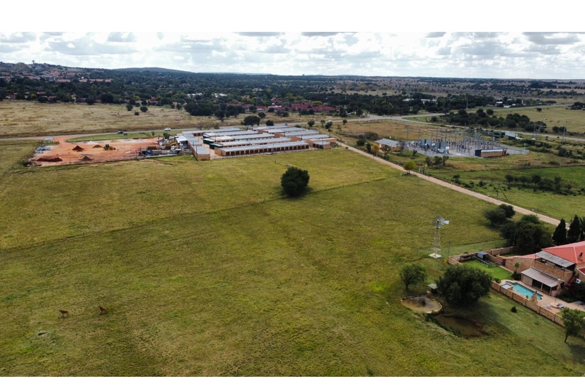 For Sale: Exceptional 10-Hectare Property with Storage Units, Residences, and More in Flamwood
