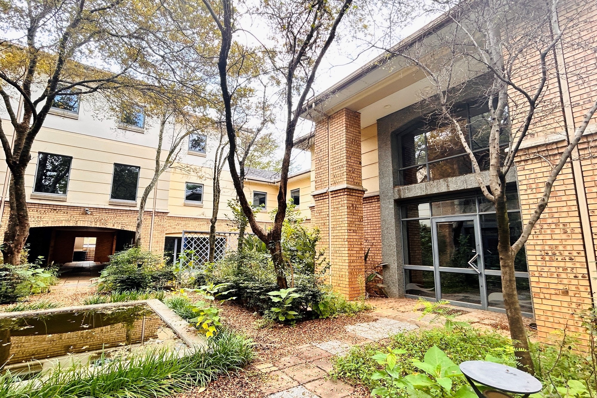 Prestigious Corporate Headquarters in Brooklyn | 3 720m² GBA | Prime Location