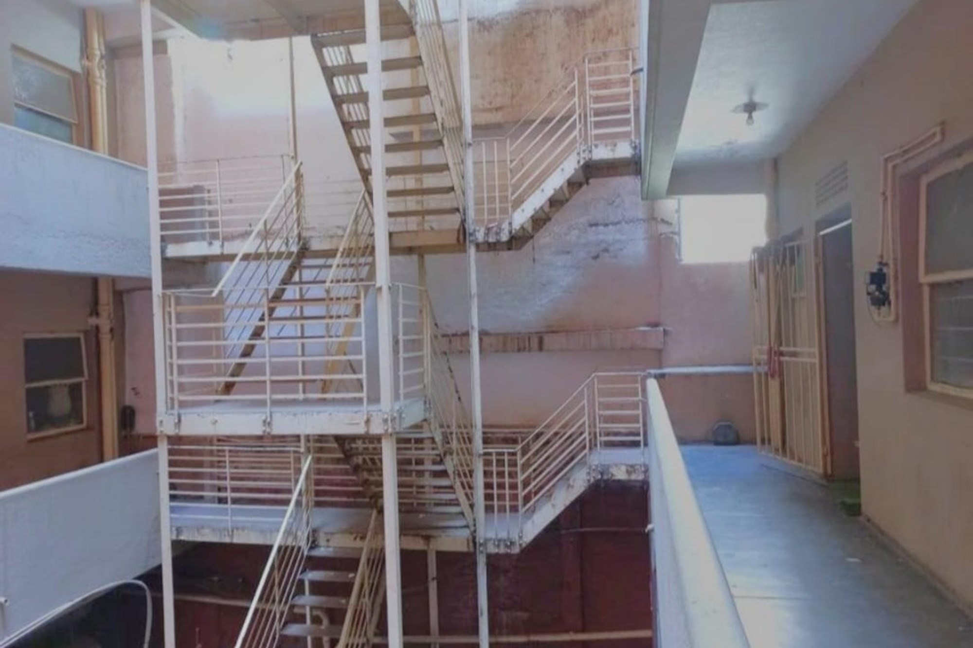 This is a rare opportunity to own a high-yield commercial property !