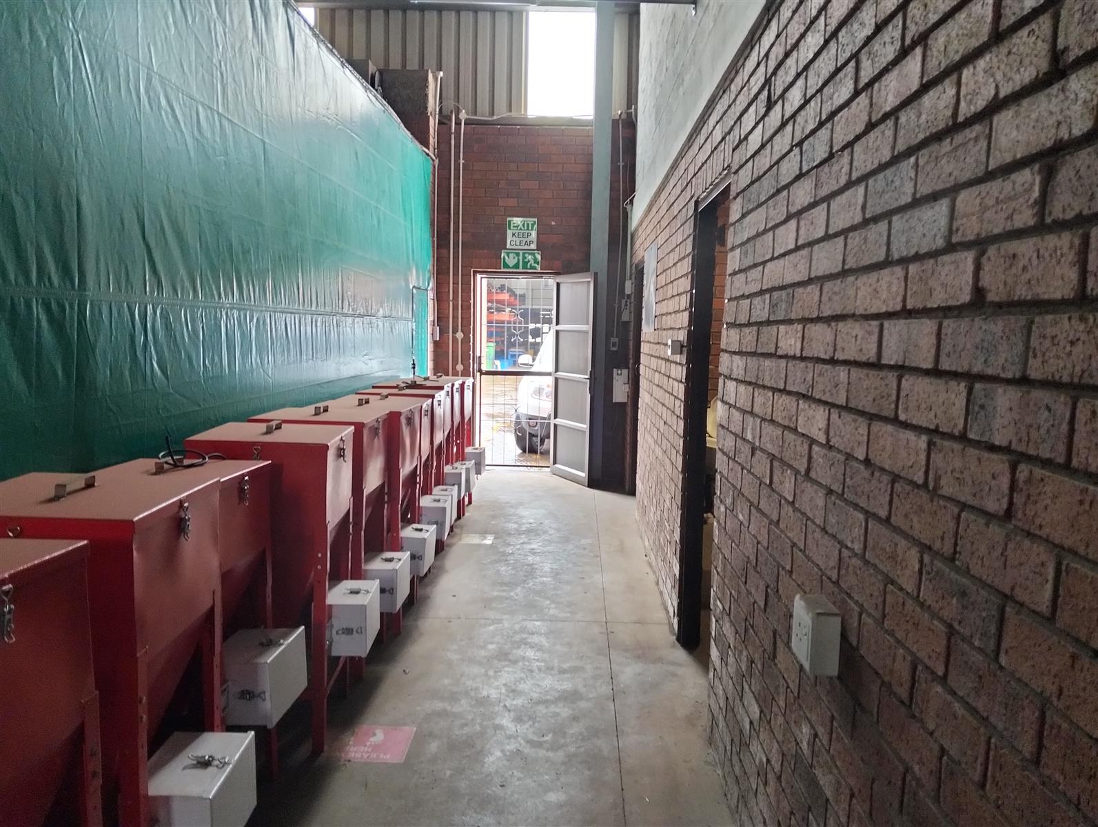 Warehouse for rent in Waterfall, Hillcrest, KwaZulu Natal, 223 m²