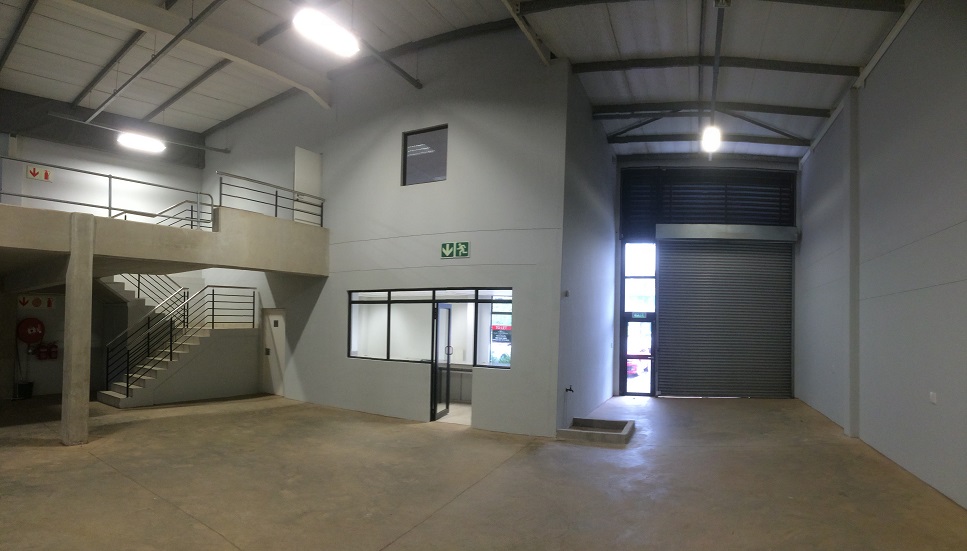 Retail warehouse behind gateway with security and good parking.