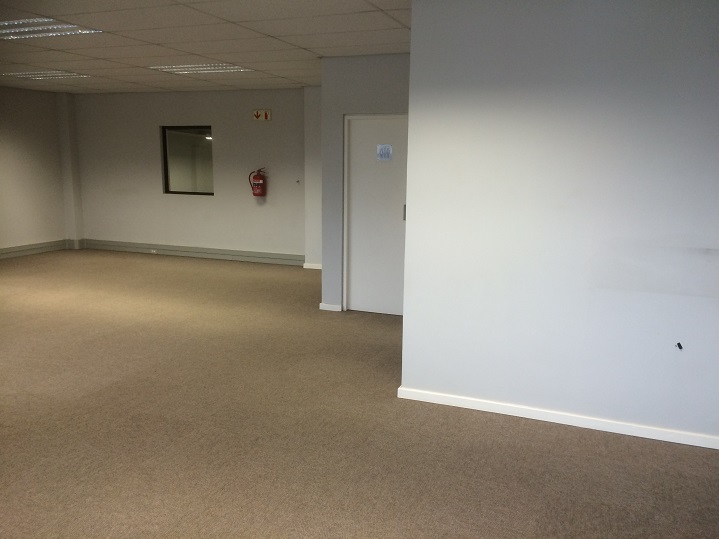 Retail warehouse behind gateway with security and good parking.